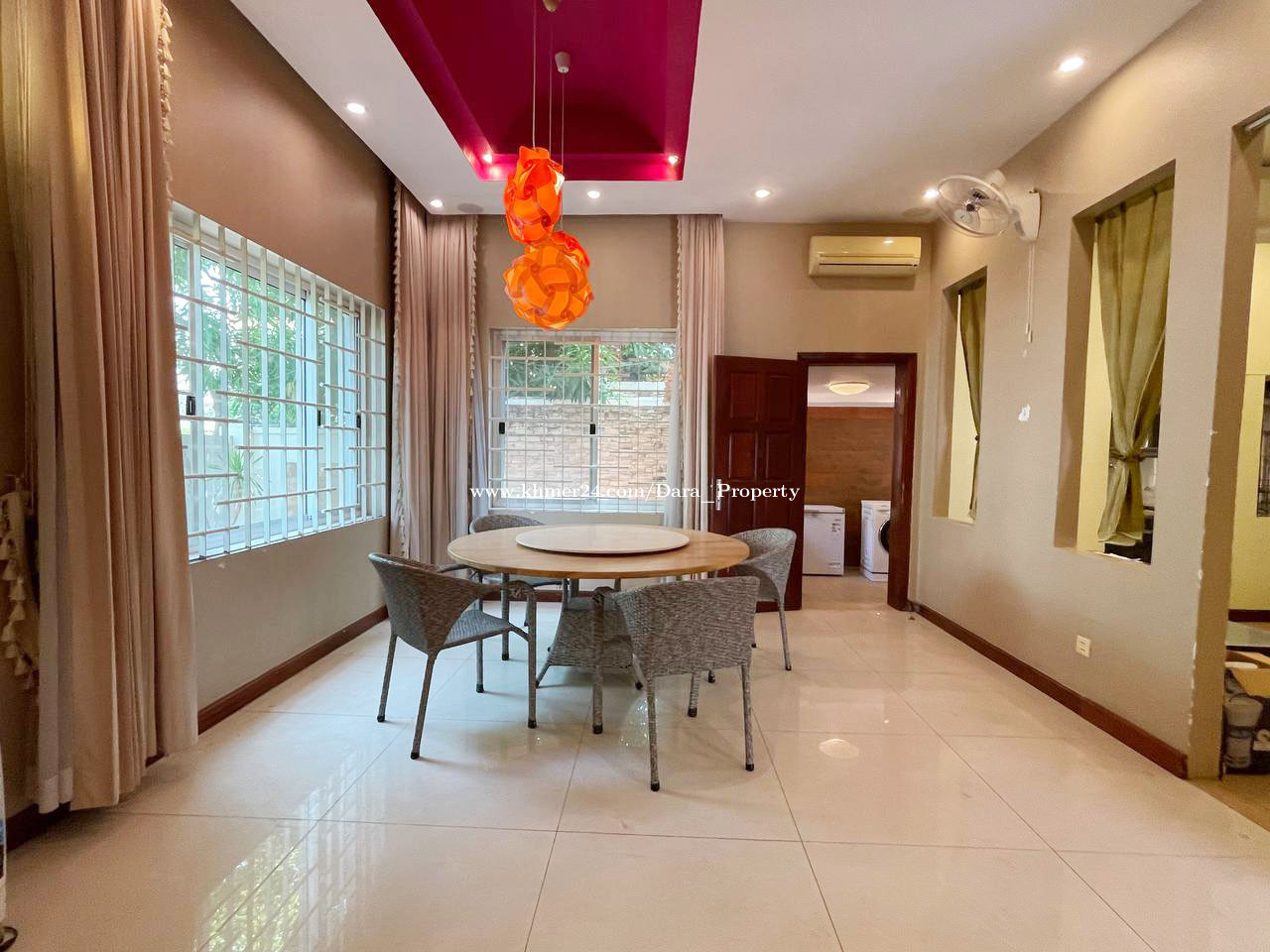 វីឡាទោលកែងសម្រាប់ជួលក្នុងបុរីឧទ្យាទន្លេបាសាក់ / Corner Villa for rent