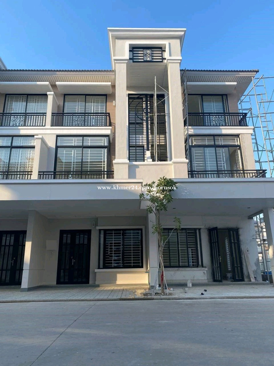 Link Villa for Rent price 990 Beng hoth50m Price 990.00 in Cheung Aek