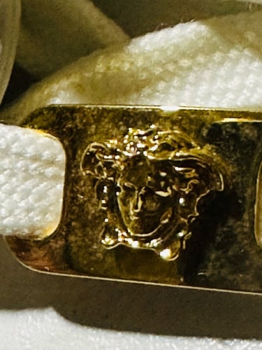 ស្បែកជើងហ្សុីន100%ម៉ាក Versace 41/42 ប្រុស/ស្រីពាក់បាន តំលៃថ្មី600$ជាង ខ្ញុំចង់លក់តែ120$