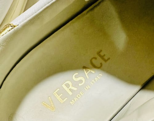 ស្បែកជើងហ្សុីន100%ម៉ាក Versace 41/42 ប្រុស/ស្រីពាក់បាន តំលៃថ្មី600$ជាង ខ្ញុំចង់លក់តែ120$