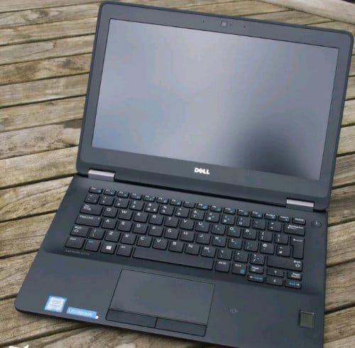 Dell CPU Core i5-6th RAM 8GB SSD 256GB Screen. 12.6"  ថ្មី99%