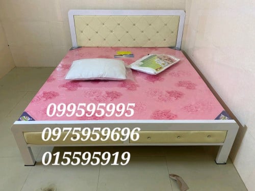 ឈុតគ្រែជាមួយពូកខ្នើយដូចរូប