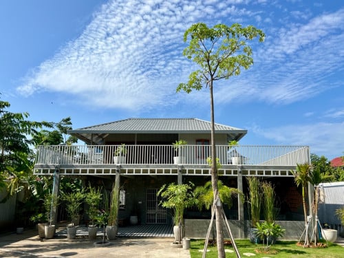 ដីផ្ទះលក់ ទហំ902 ម៉ការ៉េ  ជិតប៉េងហួត ផ្លូវ50ម៉ ១០នាទីពី អ៊ីនអន៣