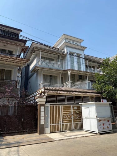 Twin Villa Sell $320000 negotiable