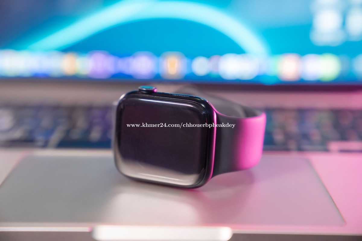 Apple Watch Series 8 (GPS) 45mm Aluminum Case with Midnight Sport Band