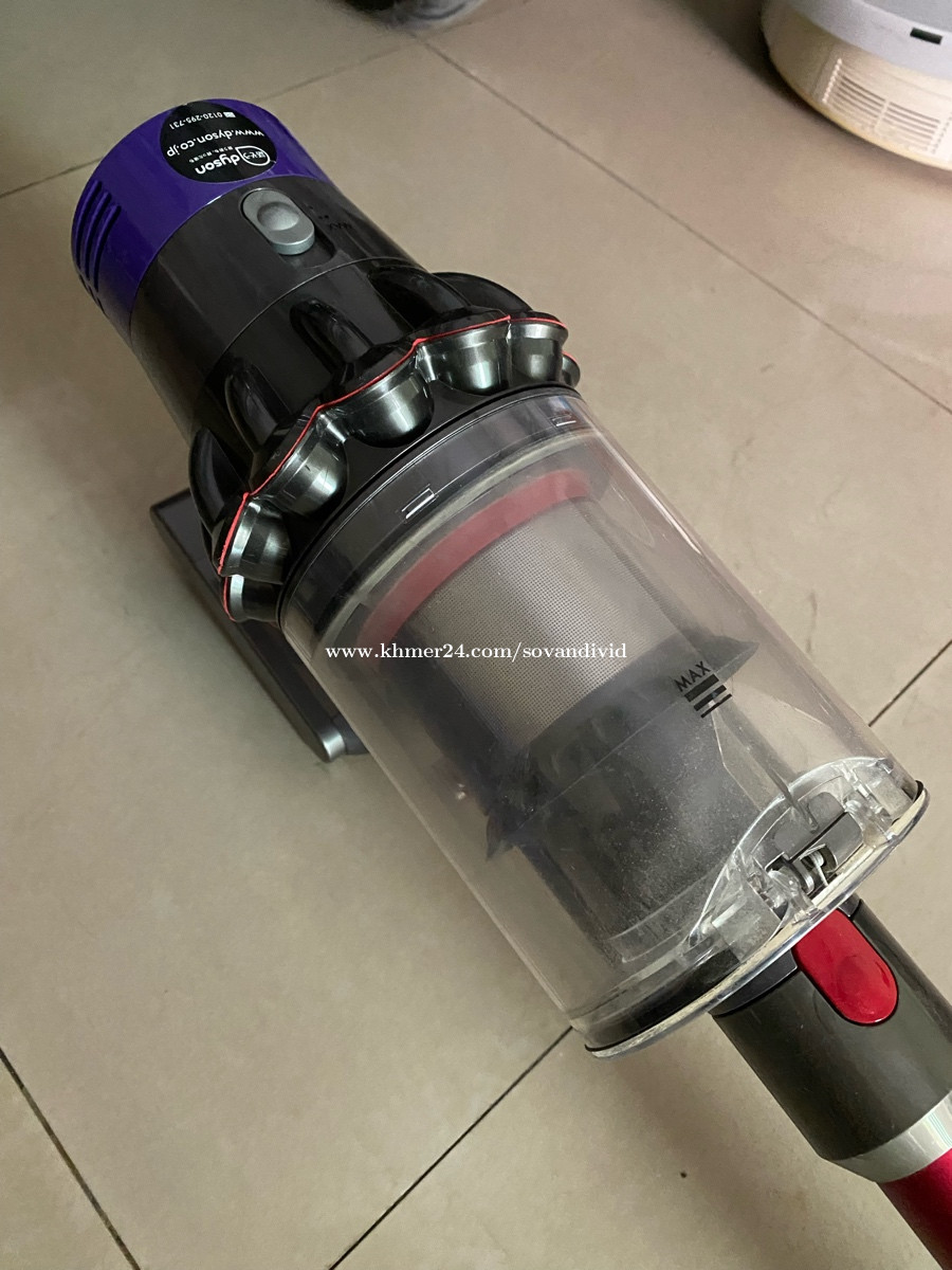 Dyson V10 vacuum machine Price 180.00 in Stueng Mean chey 2, Cambodia
