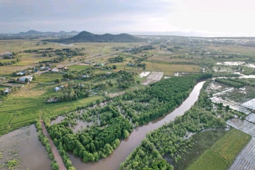 ដីជាប់មាត់ព្រែក បណ្តោយ 170ម៉ែត