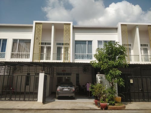 ផ្ទះសម្រាប់ជួលនៅបូរី Flora ផ្លូវជាតិលេខ​6A ជិតផ្សារ Macro ជ្រោយចង្វា