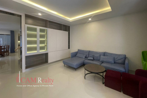 Chbar Ampov area| 4 bedrooms twin-villa in gated community for rent| Communal swimming pool and gym