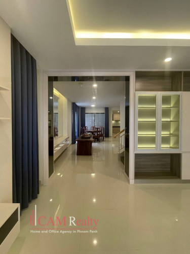 Chbar Ampov area| 4 bedrooms twin-villa in gated community for rent| Communal swimming pool and gym