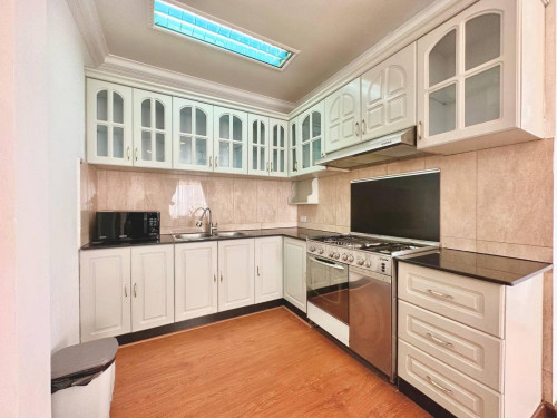 𝐁𝐊𝐊𝟏 | Furnished 3 Bedrooms Serviced Apartment (150sqm)