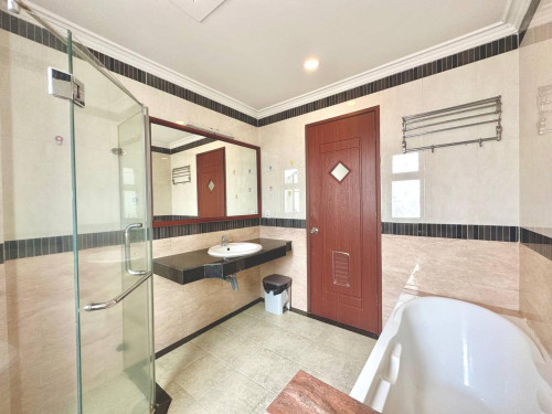 𝐁𝐊𝐊𝟏 | Furnished 3 Bedrooms Serviced Apartment (150sqm)