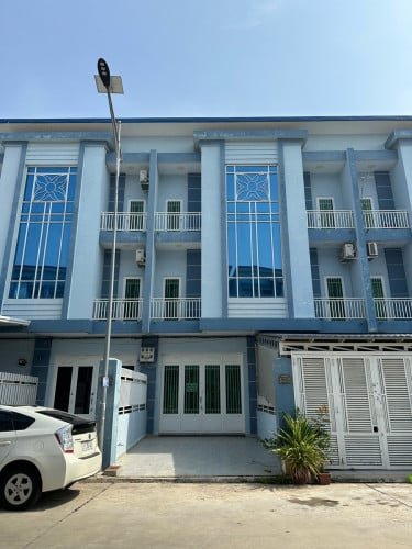 ផ្ទះថ្មីមិនទាន់ចូលនៅ លក់ធូរថ្លៃ តម្លៃចរចា កាត់ប្លង់រឹងជូន