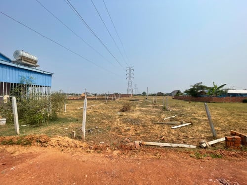 ដីលក់នៅសៀមរាបមានប្លង់រឹងស្រាប់ទីតាំងល្អមានសង់របងស្រាប់ដីចាក់ខ្ពស់ទីតាំងស្ថិតនៅភូមិបុស្សក្រឡាញ់