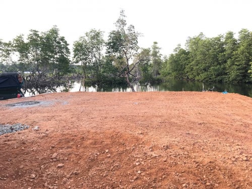 ដីលក់ជាប់ព្រែកនិងសមុទ្រស្រែអំបិល