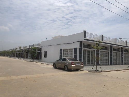 (មានប្លង់រឹង) ផ្ទះកែងផ្លូវ លក់ប្រញាប់ 36500$ (ផ្លូវ ១០ម៉ែត្រកែងផ្លូវ ៨ម៉ែត្រ) 4,1m x 13m