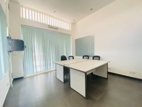 House foe rent in BKK1 with some furniture