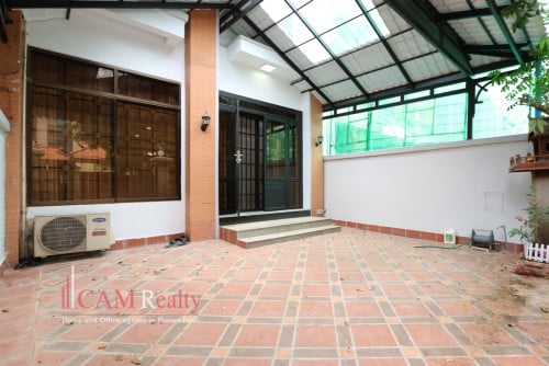 Chroy Changvar area| 4 bedrooms villa in gated community for rent