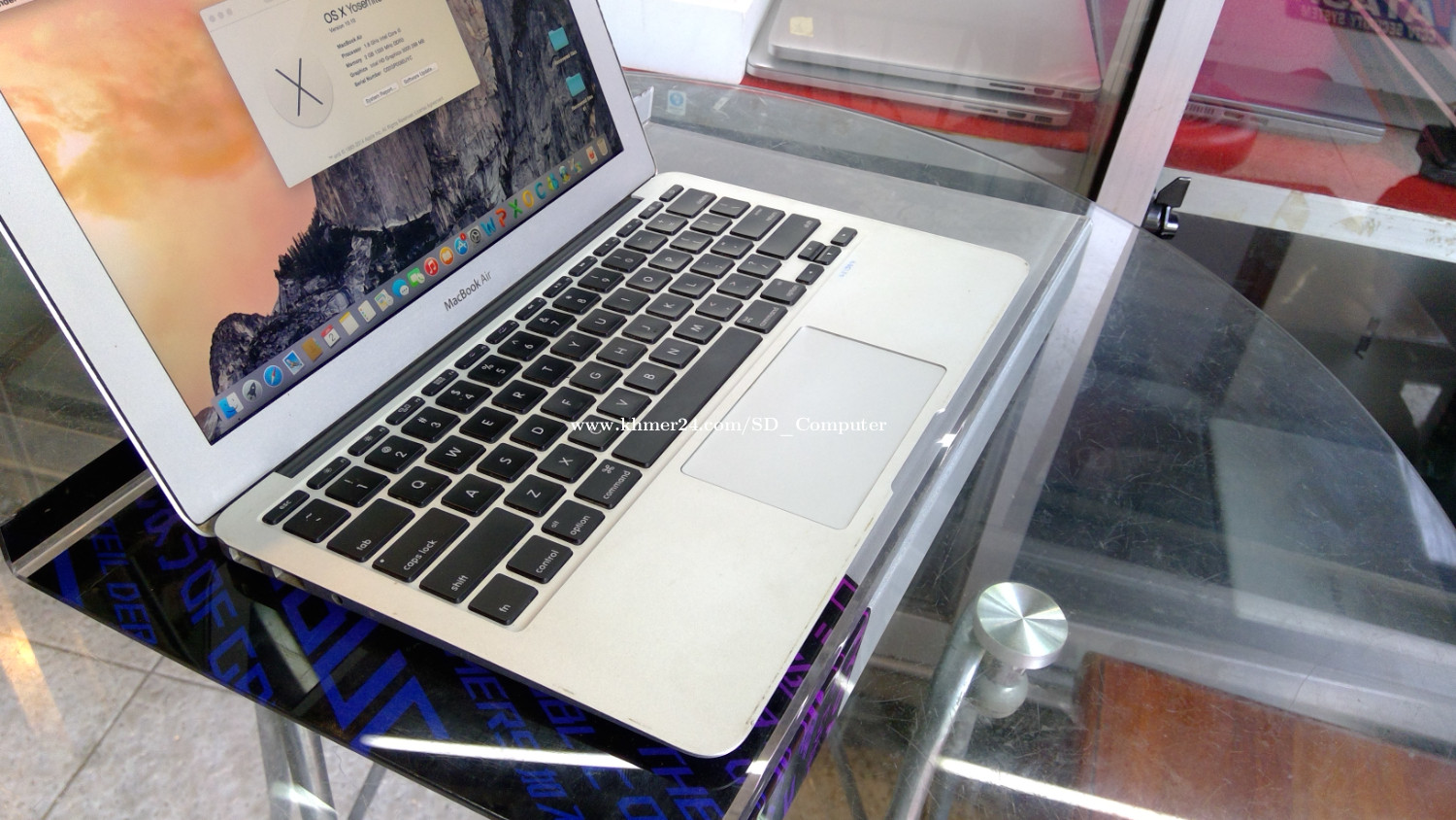 Macbook air / Core i5/ RAM2G/ SSD60G/11.6inch price $199.00 in
