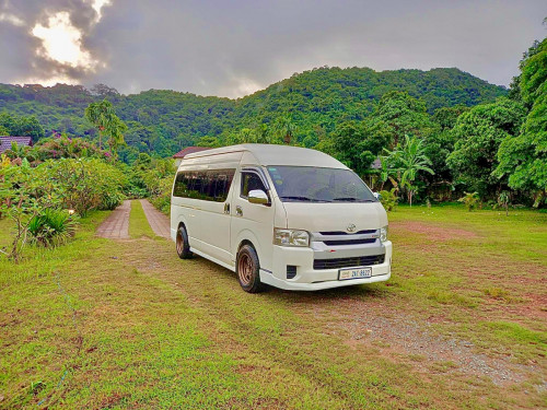 Toyota Hiace Super VIP For rent