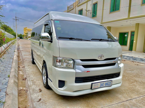 Toyota Hiace Super VIP For rent