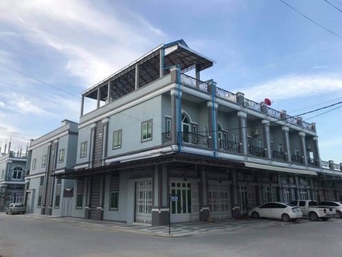 ផ្ទះ​ទី​តាំង​ល្អ​សម្រាប់​រក​ស៊ី​ផ្លូវ​ធំ​ ផ្ទះ​កែង​សល់​ដី​ចំហៀង​