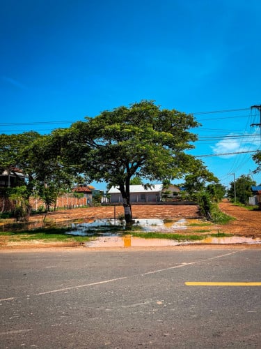 ដីសម្រាប់លក់ឬជួល​ អាចធ្វេីឃ្លាំងឫរោងចក្រ