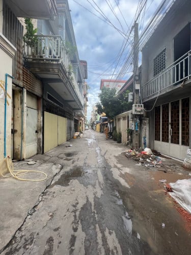 ផ្ទះលក់ផ្លូវលំខាងជើងផ្សារ៧មករាទួលគោក