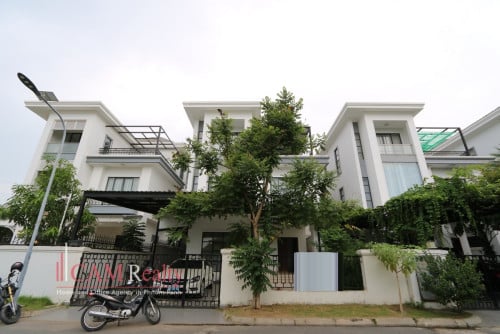 5 bedrooms king-villa in a gated community for rent near ISPP – Phnom Penh