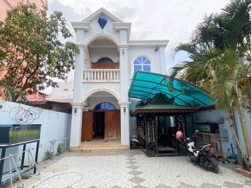 វីឡាសម្រាប់លក់ ទីតាំងនៅចំរើនផល ទល់មុខមន្ទីពេទ្យរុស្សី