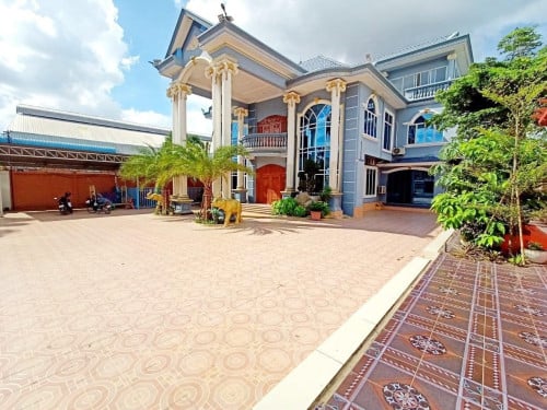 វីឡាសម្រាប់លក់ជិតប្រលានយន្តហោះ | Villa for sale near airport