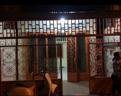 ផ្ទះជិតផ្សារដេប៉ូ ម្តុំលក់គ្រឿងឡាន