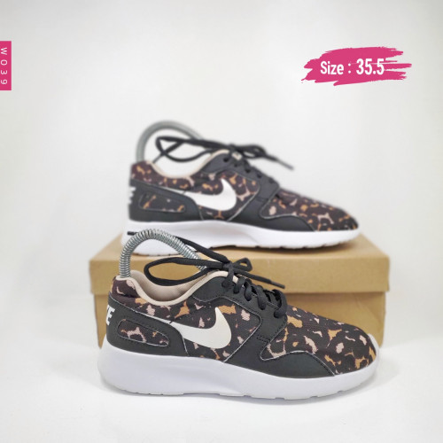 😍😍❤❤  Nike set, Trending shoes, Handbag shoes