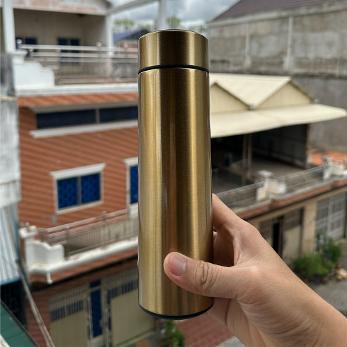 ដបដាក់ទឹកក្តៅនិងត្រជាក់បាន ១២ ម៉ោង ចំណុះ 500ml និងមានភ្លើង LED