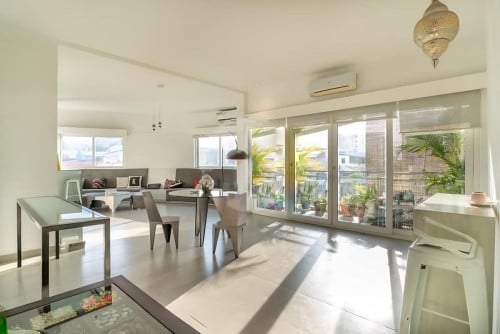 Doun Penh area | Spacious apartment two bedrooms for rent next to Phsar Chas