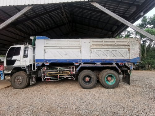 ឡានលក់ hino កង់10 3mf3 លក់ចោល(ឯកសារគ្រប់)​