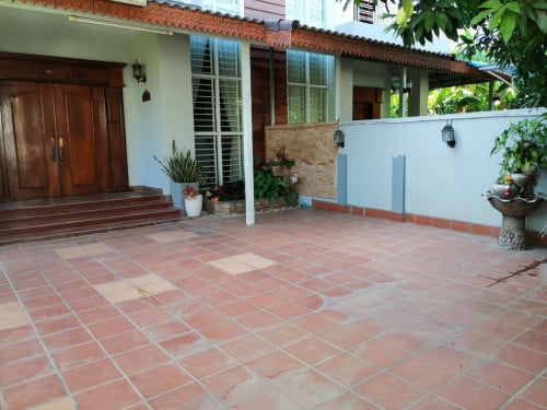 Villa for rent in Sen Sok (Hanoi st)