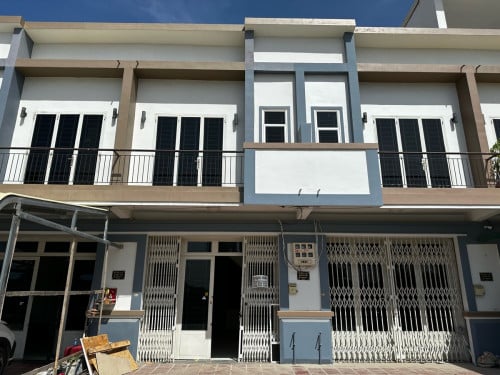 ផ្ទះជាប់ផ្លូវរកស៊ីបាន តម្លៃក្រោមទីផ្សារ