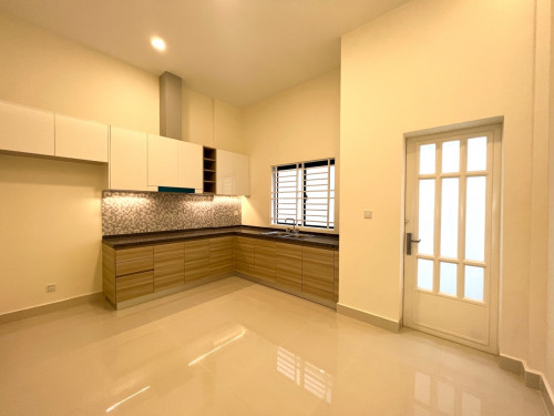 ខ្ញុំមានផ្ទះជួល Shophouse ថ្មី នៅគំរោង Sunrise ផ្លូវធំ ត្រឹមតែ $750/ខែ ទីតាំងល្អជិត. 😊