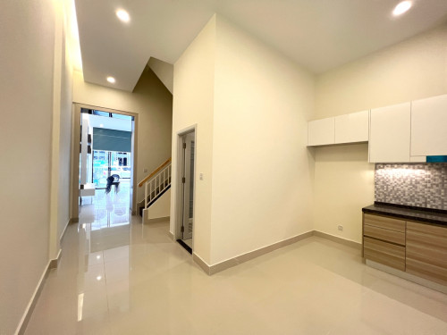 ខ្ញុំមានផ្ទះជួល Shophouse ថ្មី នៅគំរោង Sunrise ផ្លូវធំ ត្រឹមតែ $750/ខែ ទីតាំងល្អជិត. 😊