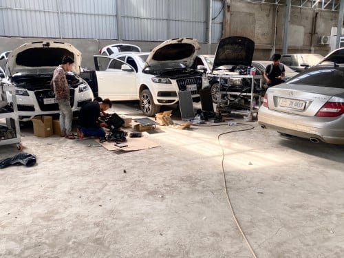 Audi Q7 ជួសជុលម៉ាសុីនត្រជាក់ គ្រឿងក្រោម