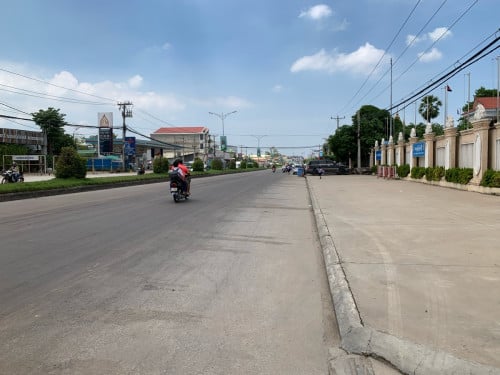 ដីលក់បន្ទាន់ លើផ្លូវចំការដូង ជិតស្រាបៀកម្ពុជា
