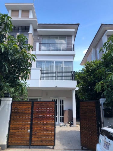 ផ្ទះលក់ វីឡា ភ្លោះ (បុរីប៉េង ហួត 6A)