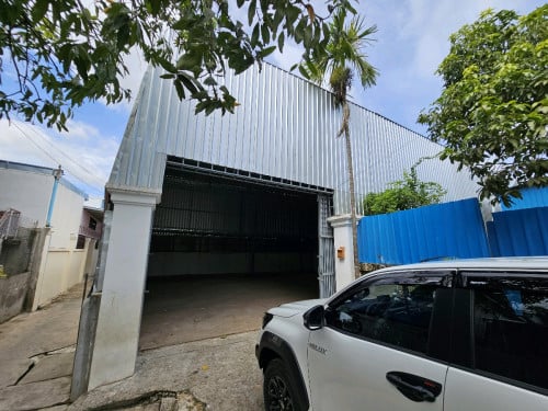 ឃ្លាំងសម្រាប់ជួលក្រុងតាខ្មៅ នៅជិតផ្សារតាខ្មៅថ្មី