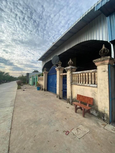 ផ្ទះជួលនៅក្រុងព្រៃវែង(ផ្ទះឈើលើ ថ្មក្រោម)