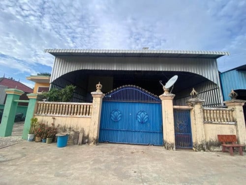 ផ្ទះជួលនៅក្រុងព្រៃវែង(ផ្ទះឈើលើ ថ្មក្រោម)