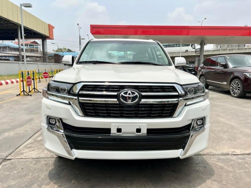 Toyota Land Cruiser for Rental (7 Seats) 汽车出租