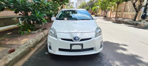 Toyota Prius 2010 option 4 ក្នុងលឿង