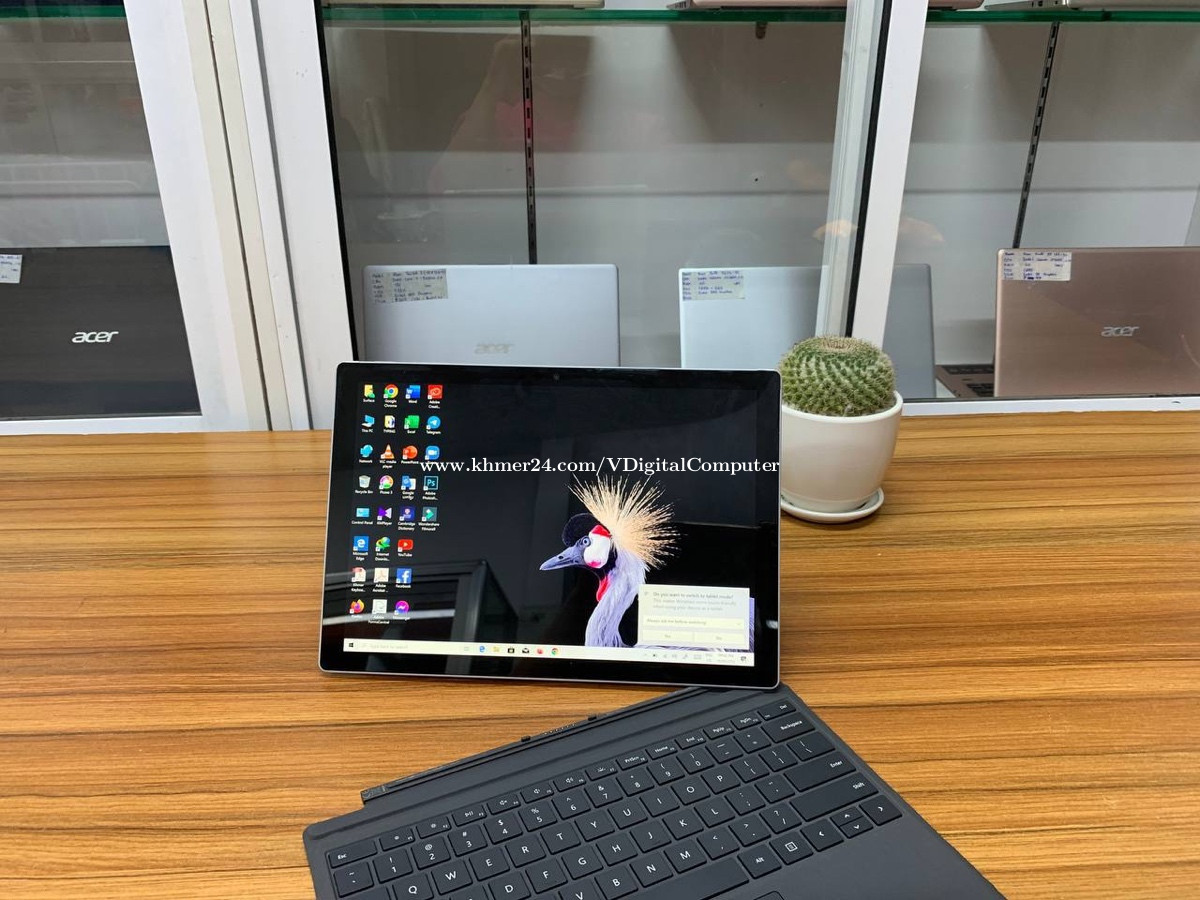 Surface Pro 5 / Touchscreen / 2K Display / Long Battery Life