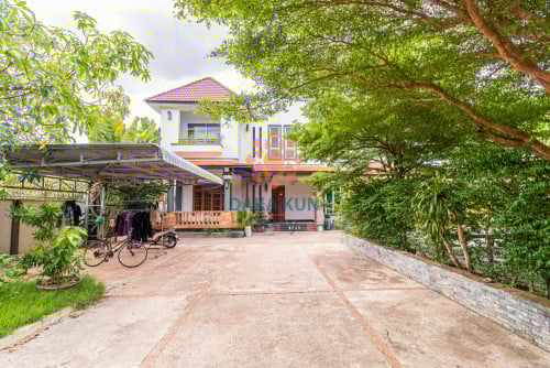 8 Bedrooms Villa for Rent with Swimming Pool in Krong Siem Reap
